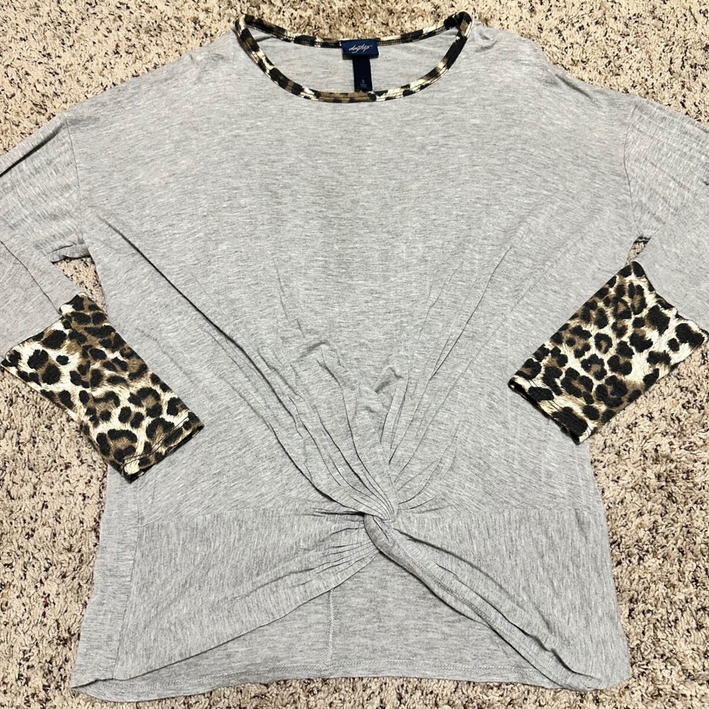 Daytrip Twist Front Top Women Sm Gray Excellent Leopard Print Trim Long Sleeve
